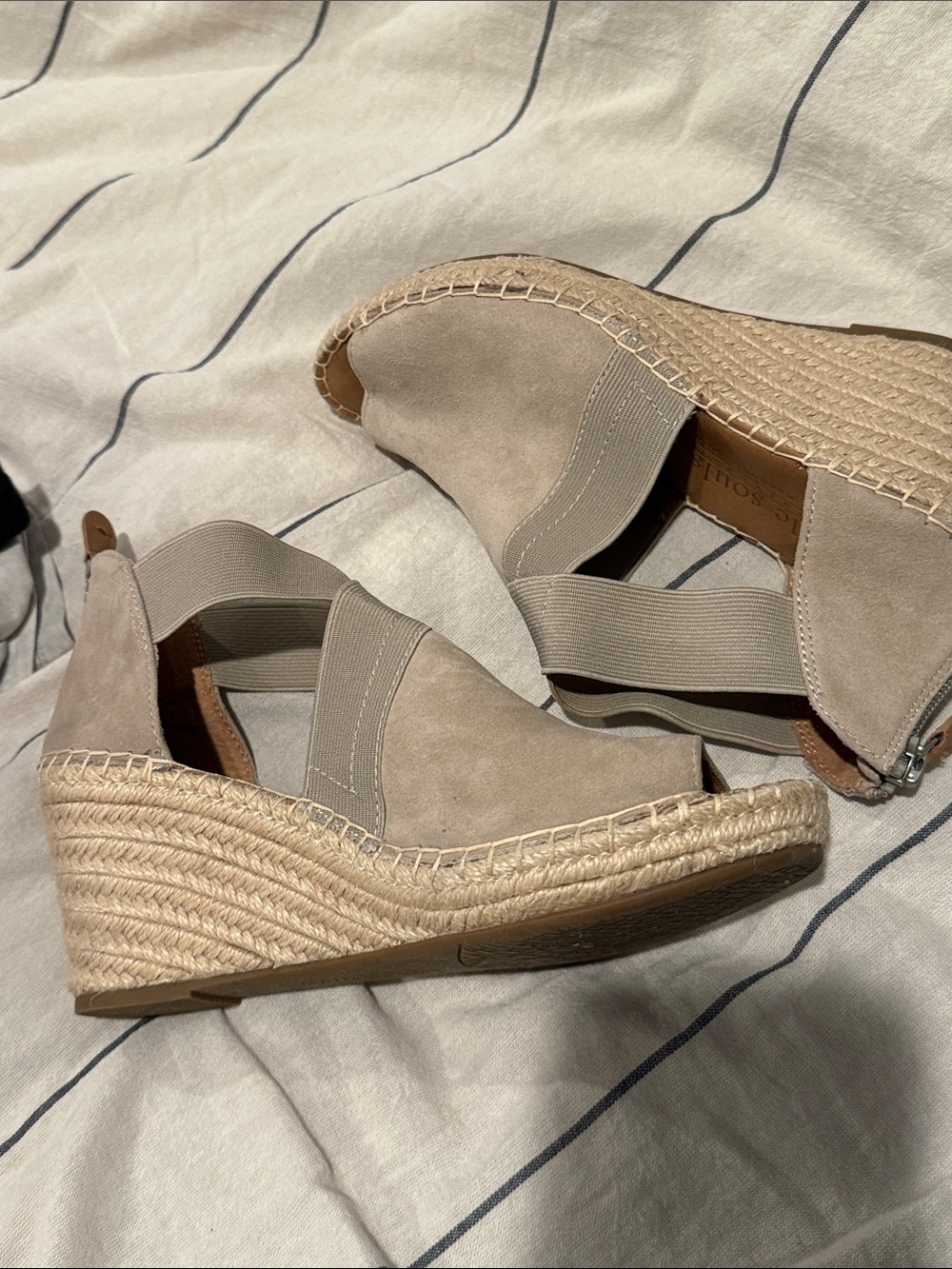 Gentle Souls by Kenneth Cole Colleen Wedge Espardrille Sandals. 7